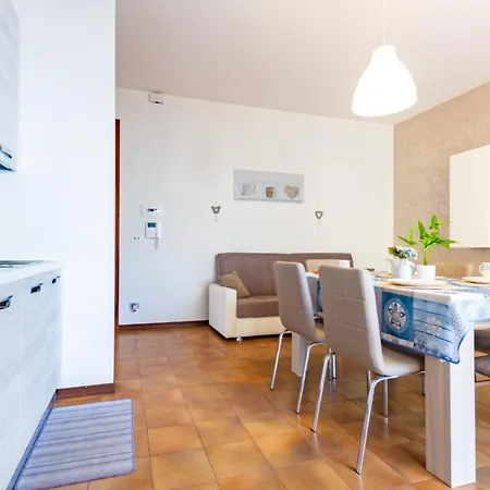 Lia Trilo - Myho Casa *