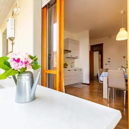 Lia Trilo - Myho Casa