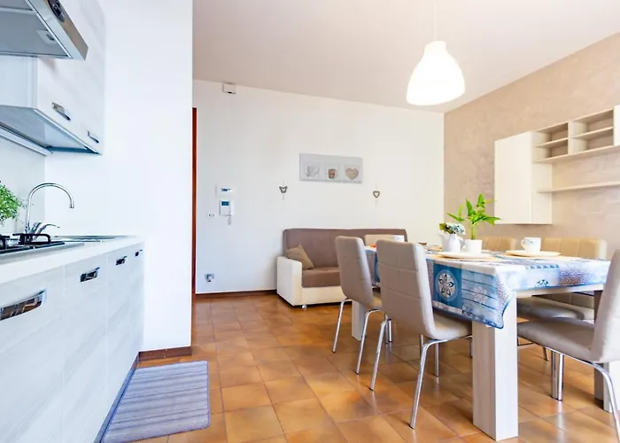 Lia Trilo - Myho Casa *