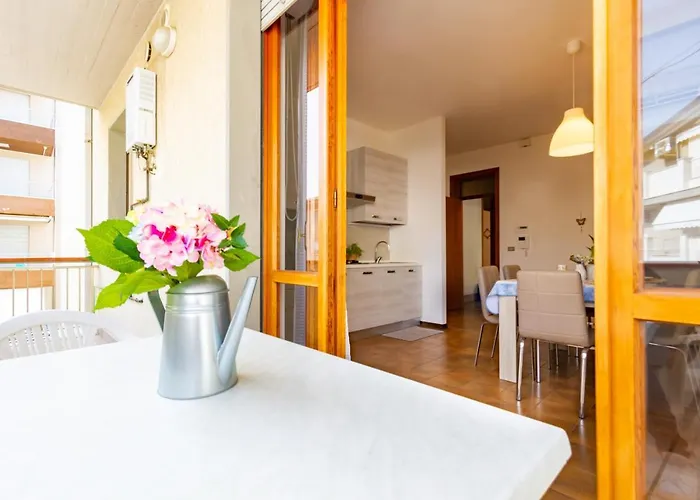 Lia Trilo - Myho Casa